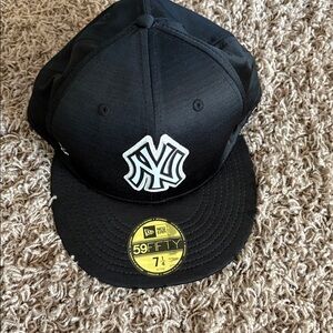 NY Yankees New Era Black 59FIFTY Cap with White Logo